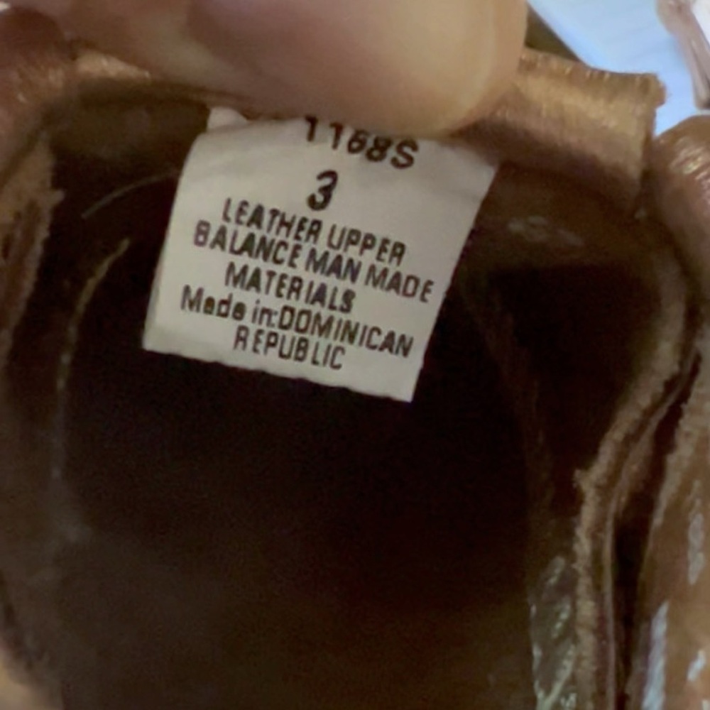 Infant MINNETONKA Rose Gold Leather Fringe Moccasins - Picture 5 of 6